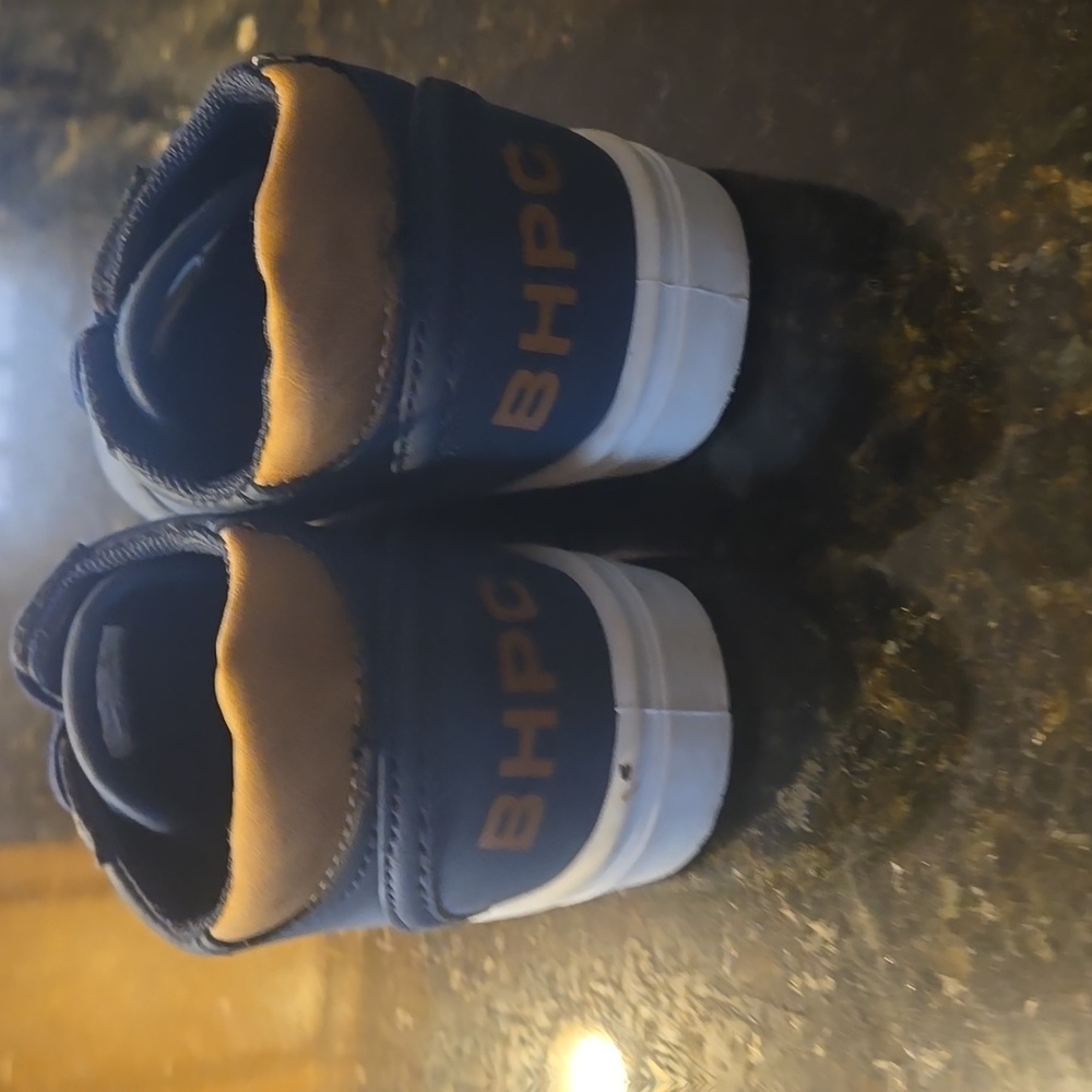 Toddler shoes size 7 - Picture 3 of 3